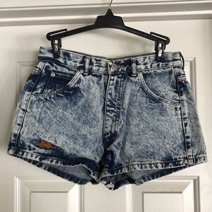 Vintage circa 1989 Jordache acid wash Jean shorts, size 9/10( (1980’s sizing)😉
